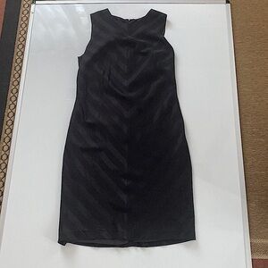 J. McLaughlin black on black chevron stripe size 10 shift dress.
